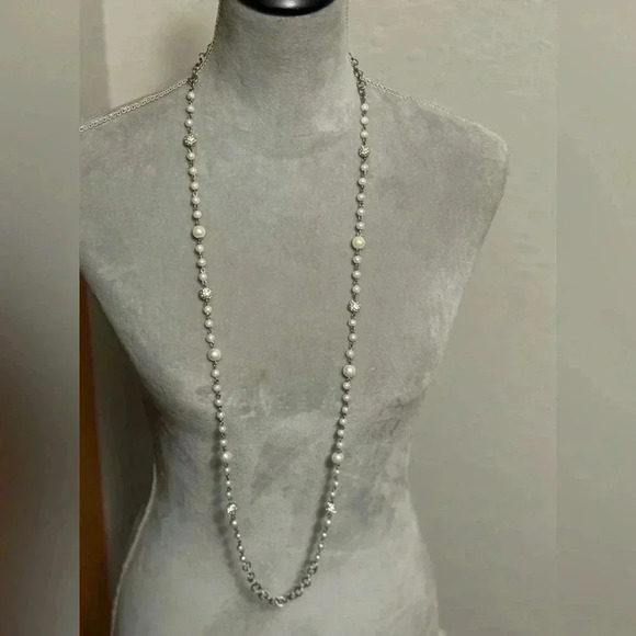 Pick Up Sticks Jewelry Jewelry - Pick up sticks jewelry faux silver, pearl, and diamond necklace.